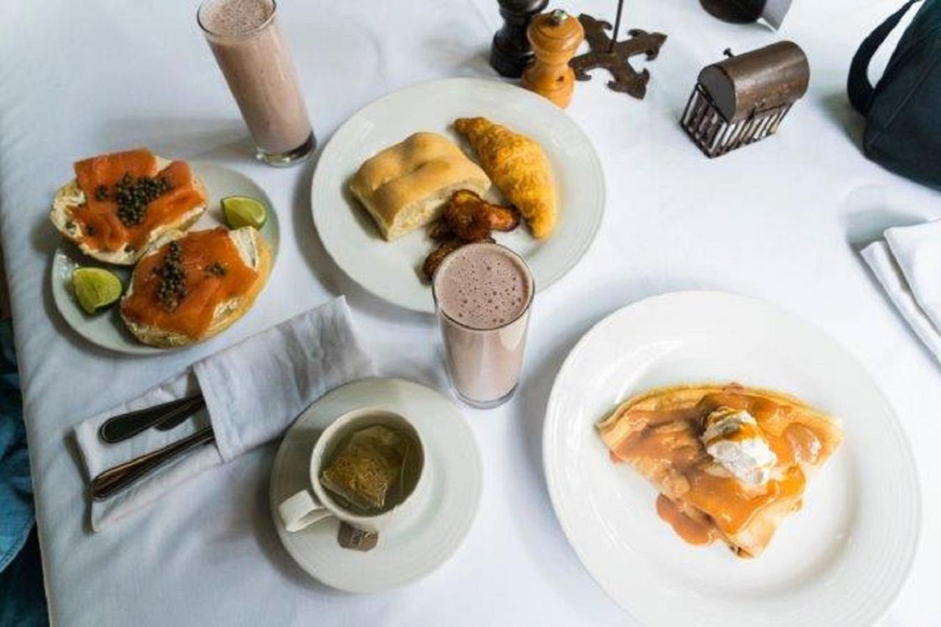 Hotel Museo Spa Casa Santo Domingo Antigua Exterior photo A typical breakfast in the Dominican Republic